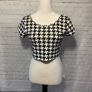 B Envied  Black & White Graphic Print Crop Tops